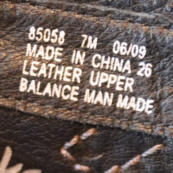 Clarks Artisan Black Zip Side Heeled Ankle Boot  Leather Upper Size 7M - Picture 8 of 13